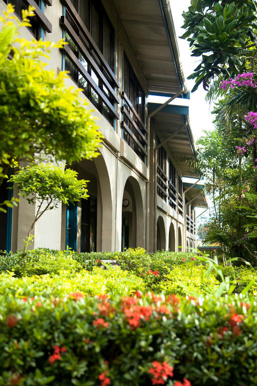 Coastwatchers Hotel Madang Exterior photo