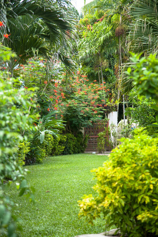 Coastwatchers Hotel Madang Exterior photo