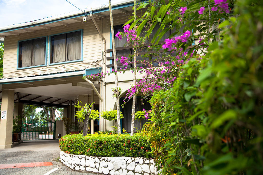 Coastwatchers Hotel Madang Exterior photo