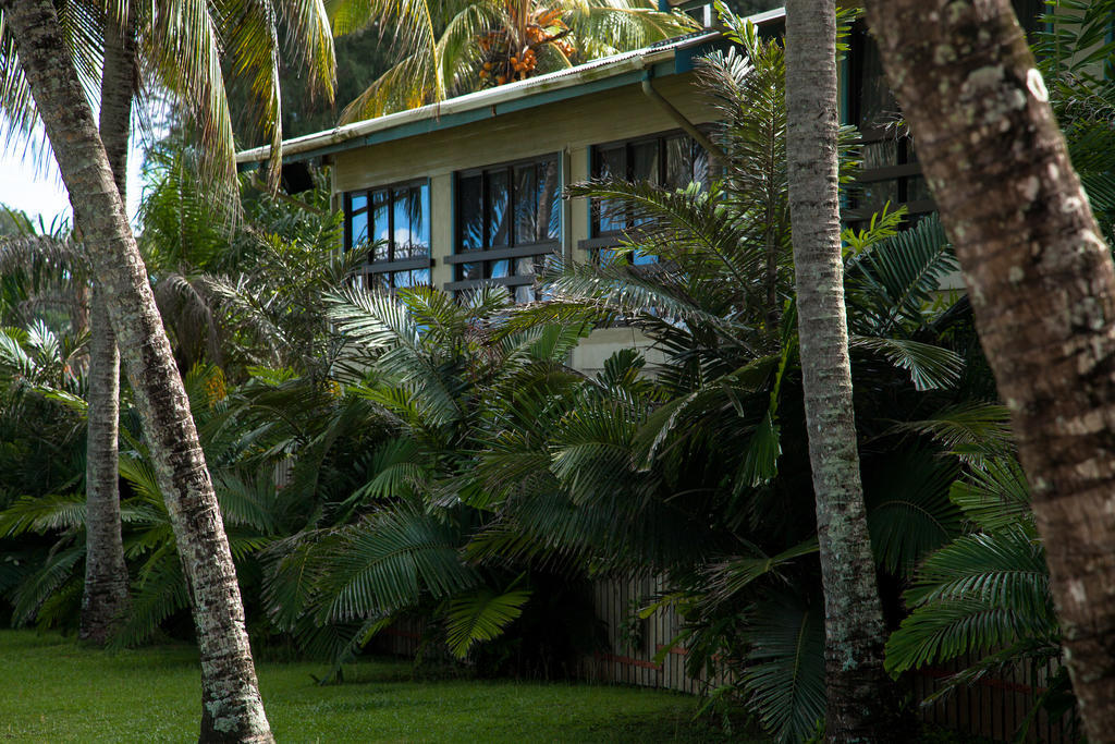 Coastwatchers Hotel Madang Exterior photo